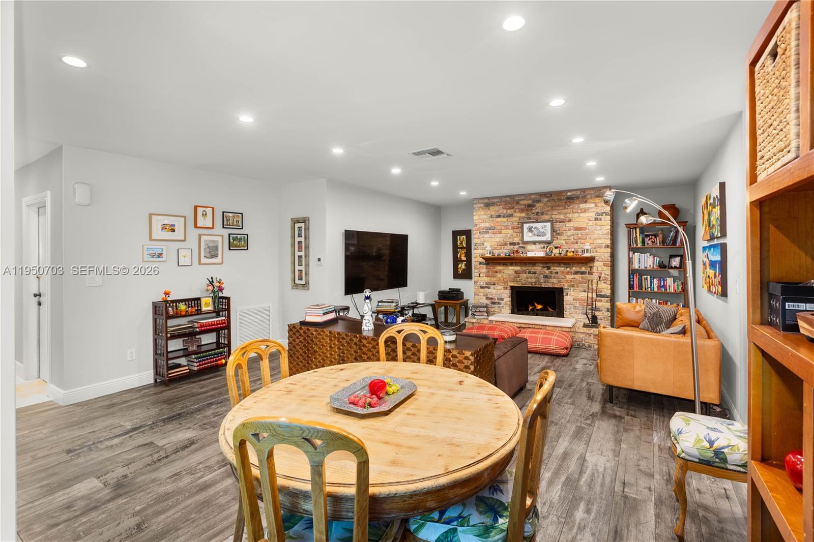 CORAL GABLES RIVIERA SEC - Residential