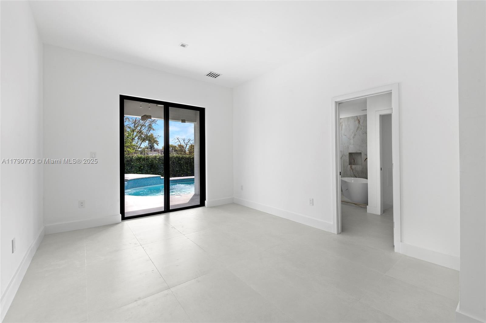 COUNTRY CLUB OF MIAMI EST - Residential
