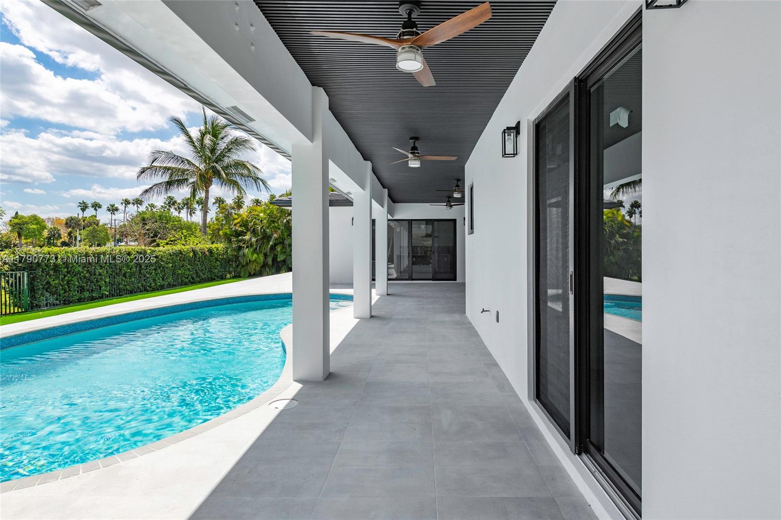 COUNTRY CLUB OF MIAMI EST - Residential