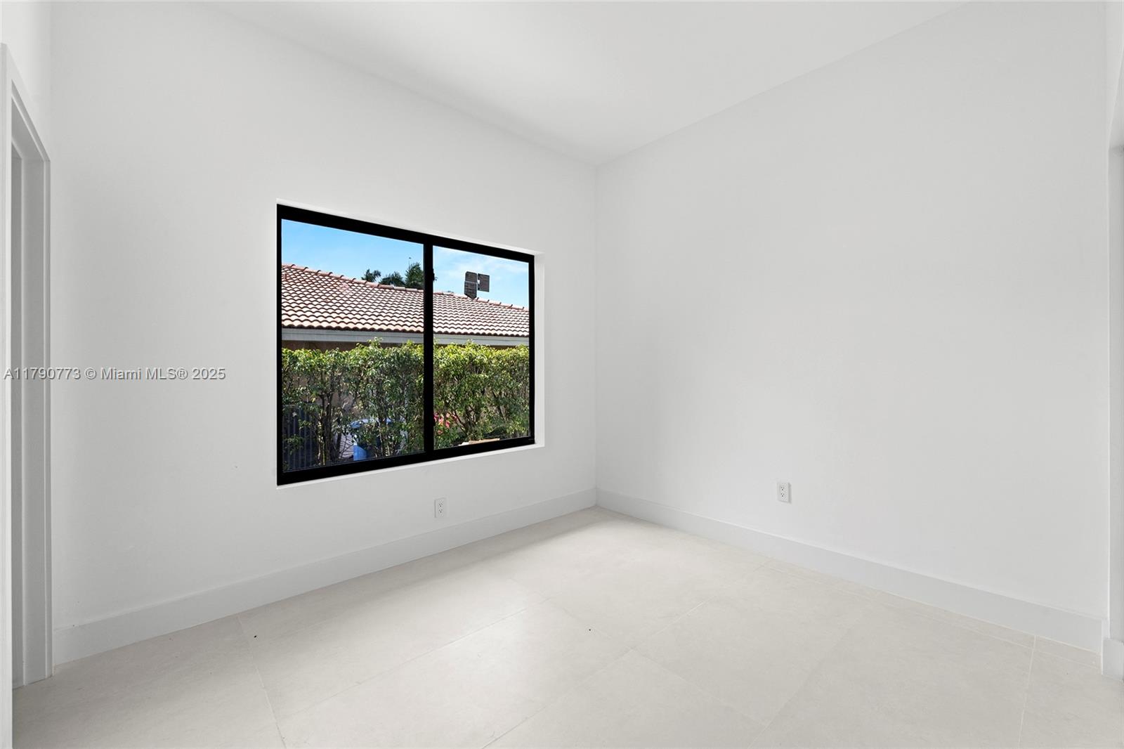 COUNTRY CLUB OF MIAMI EST - Residential