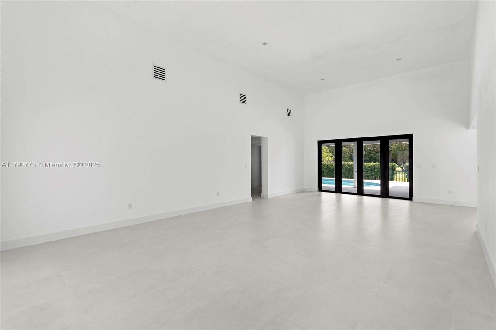 COUNTRY CLUB OF MIAMI EST - Residential