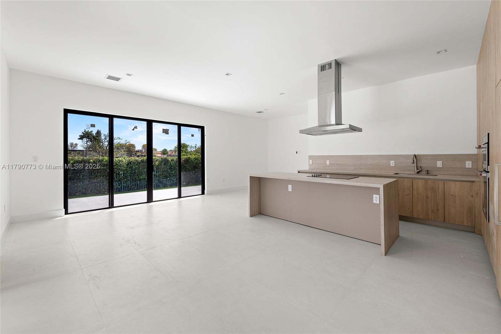 COUNTRY CLUB OF MIAMI EST - Residential