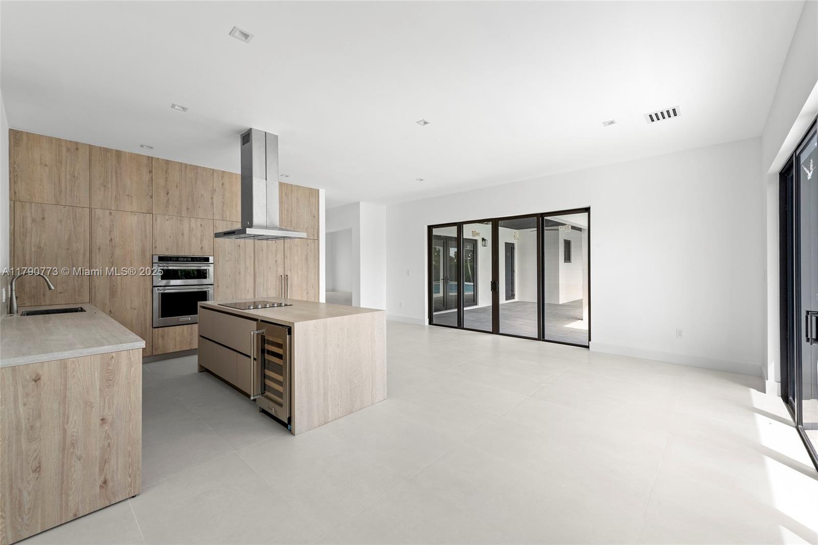 COUNTRY CLUB OF MIAMI EST - Residential