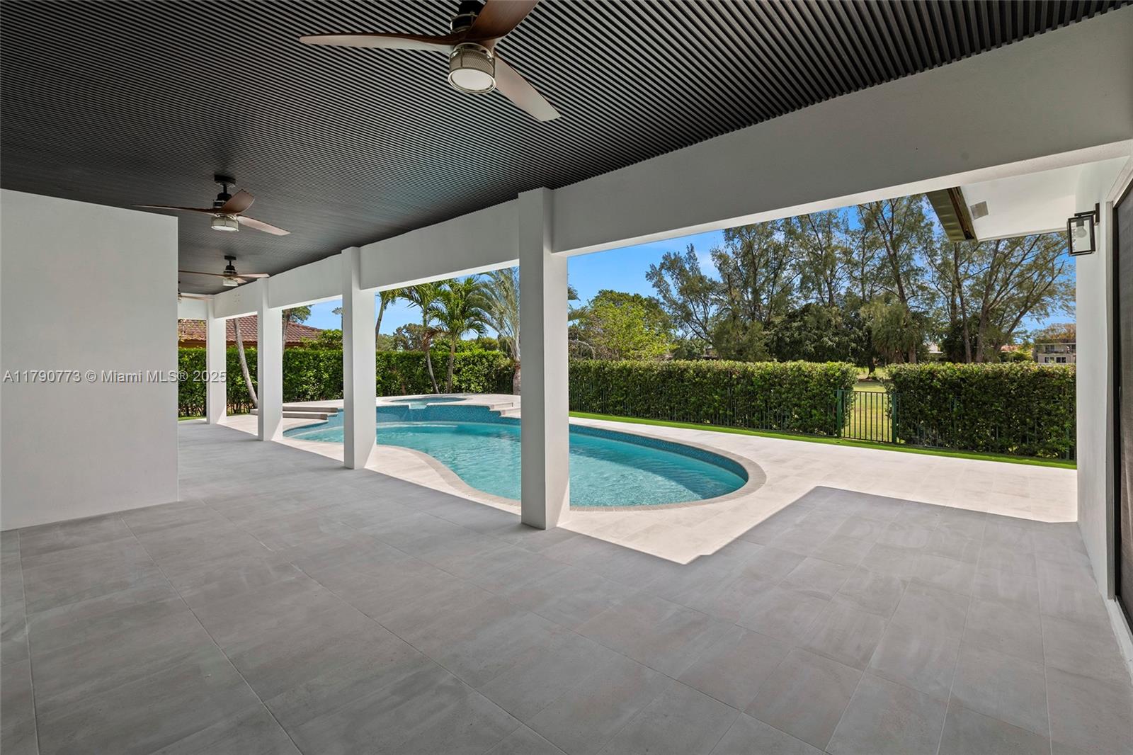 COUNTRY CLUB OF MIAMI EST - Residential