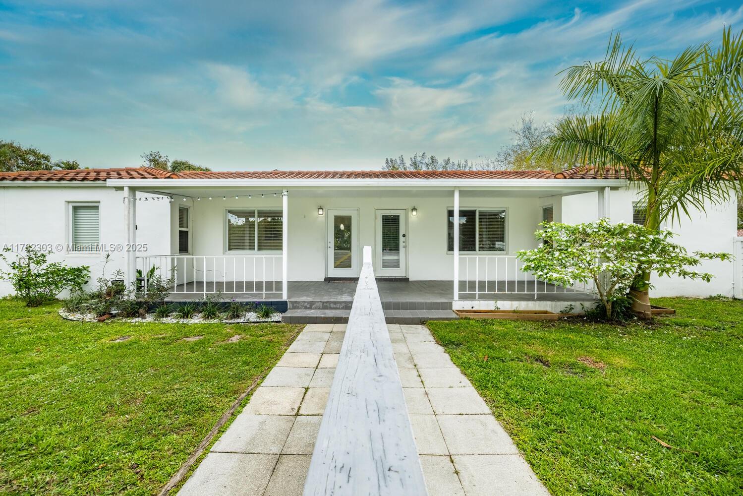 1029 Ne 113 St South, Biscayne Park, Miami-Dade County, Florida - 2 Bedrooms  
1 Bathrooms - 