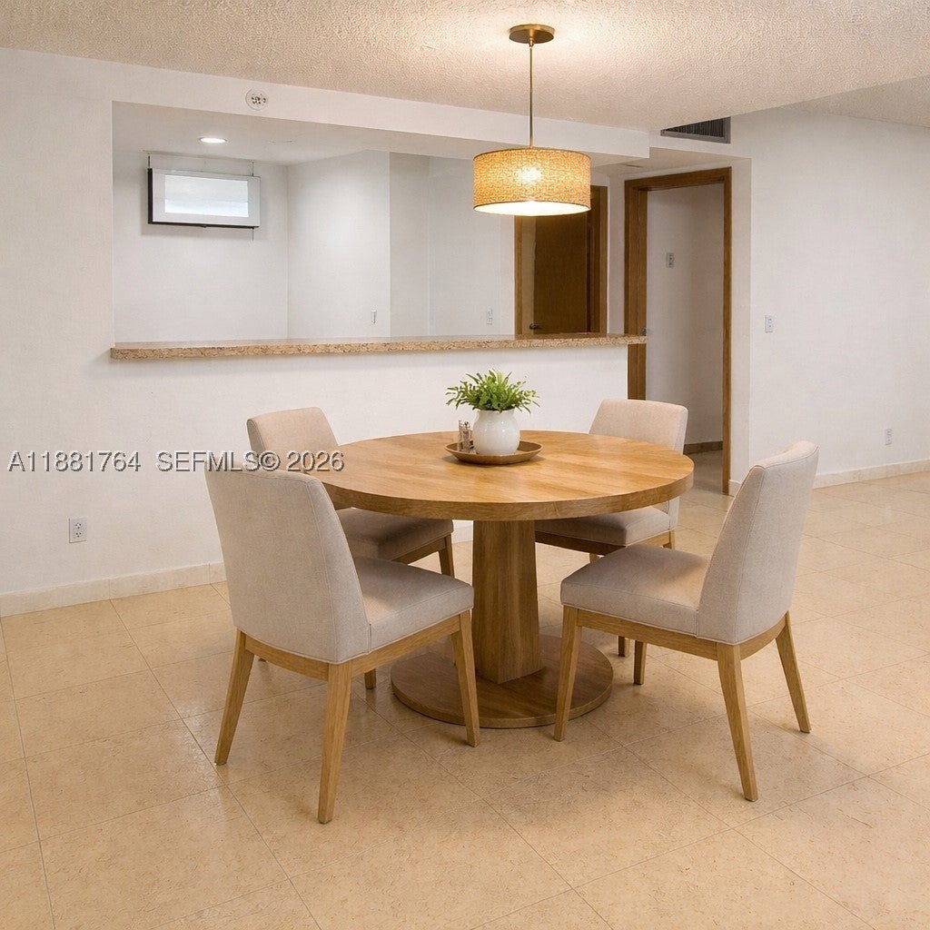 1621 Collins Ave 701