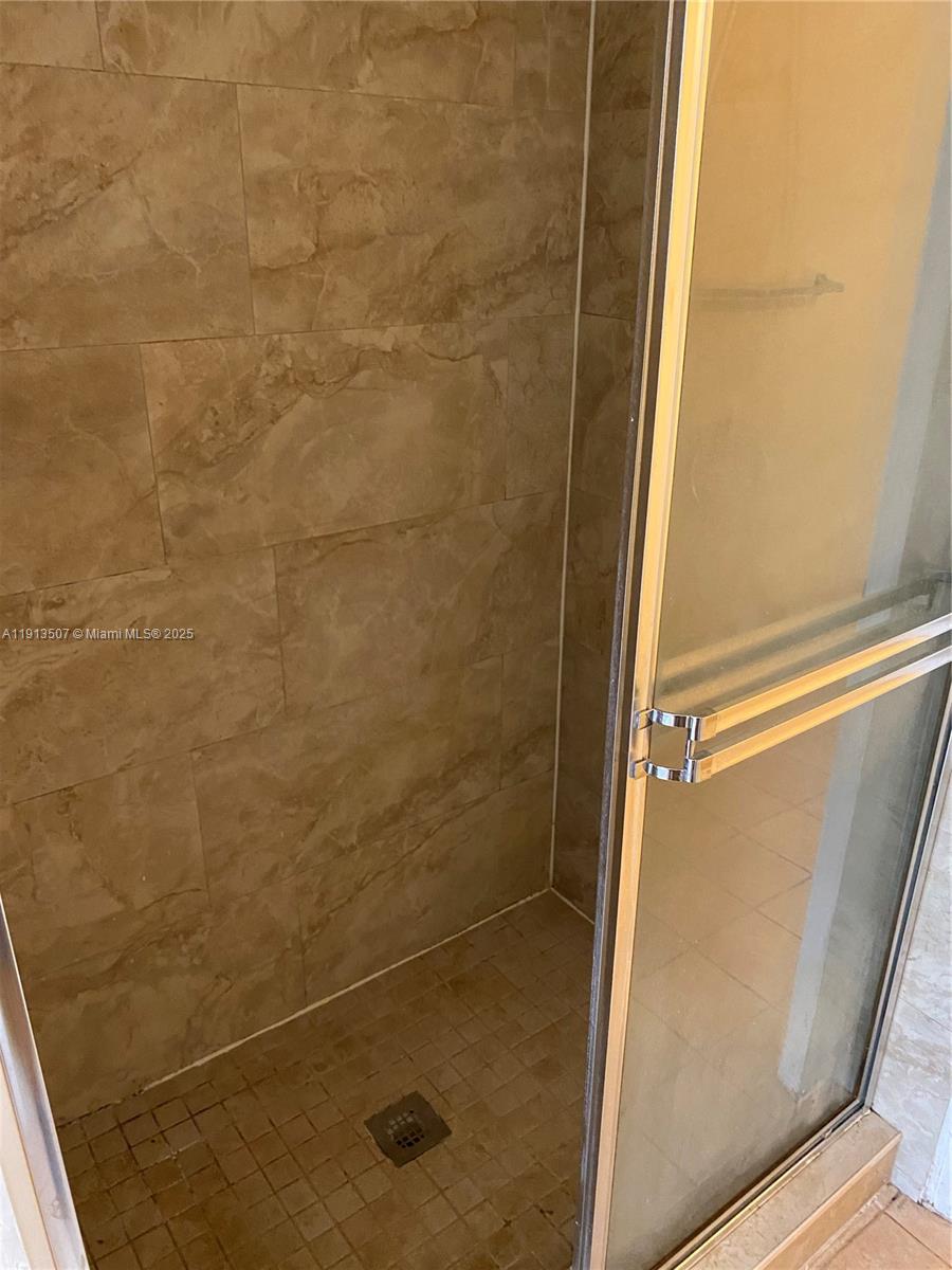 THE COURTS AT DORAL ISLES - Residential Lease