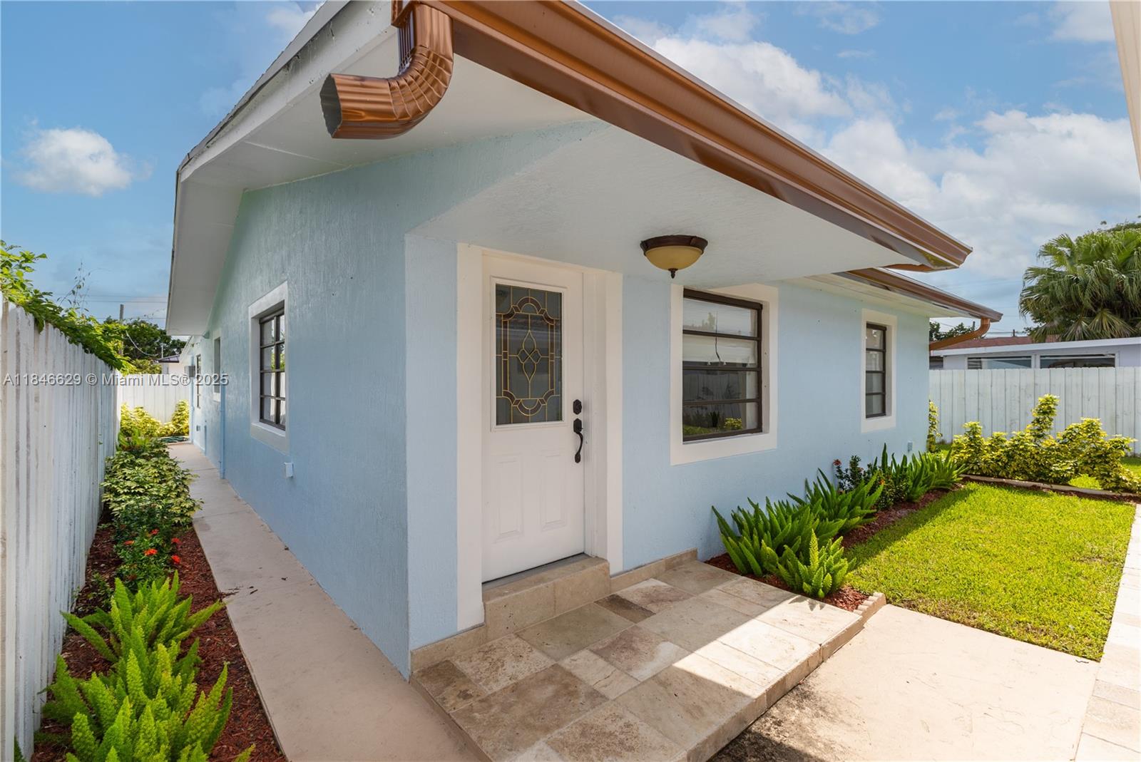 Large private home in Shenandoah, amazing location. Extra 4th room can be an office or additional bedroom. Listed as a duplex but this home is separate from the front house and separated by a privacy fence and separate entrance. Large private yard and patio. Landscaped and situated close to parks, shopping, and restaurants! This home features a new AC. Full size washer and dryer and spacious kitchen with lots of cabinets. Easy to show!