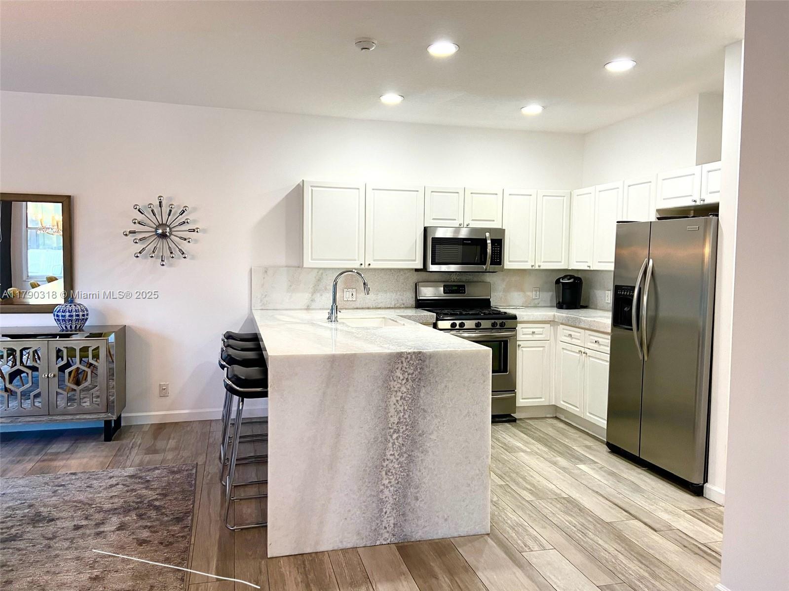 IBIS GOLF AND COUNTRY CLU - Residential Lease