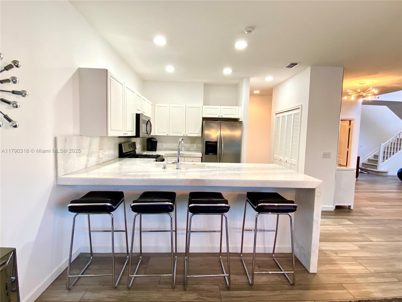 IBIS GOLF AND COUNTRY CLU - Residential Lease