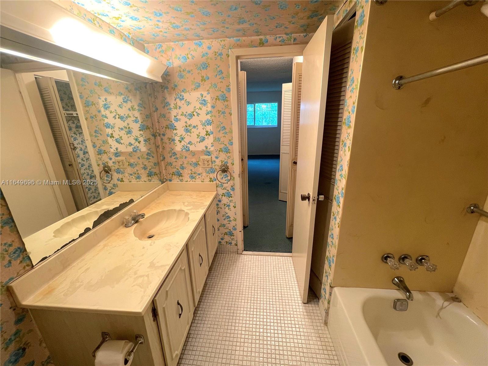 RIVER MANOR CONDO - Residential