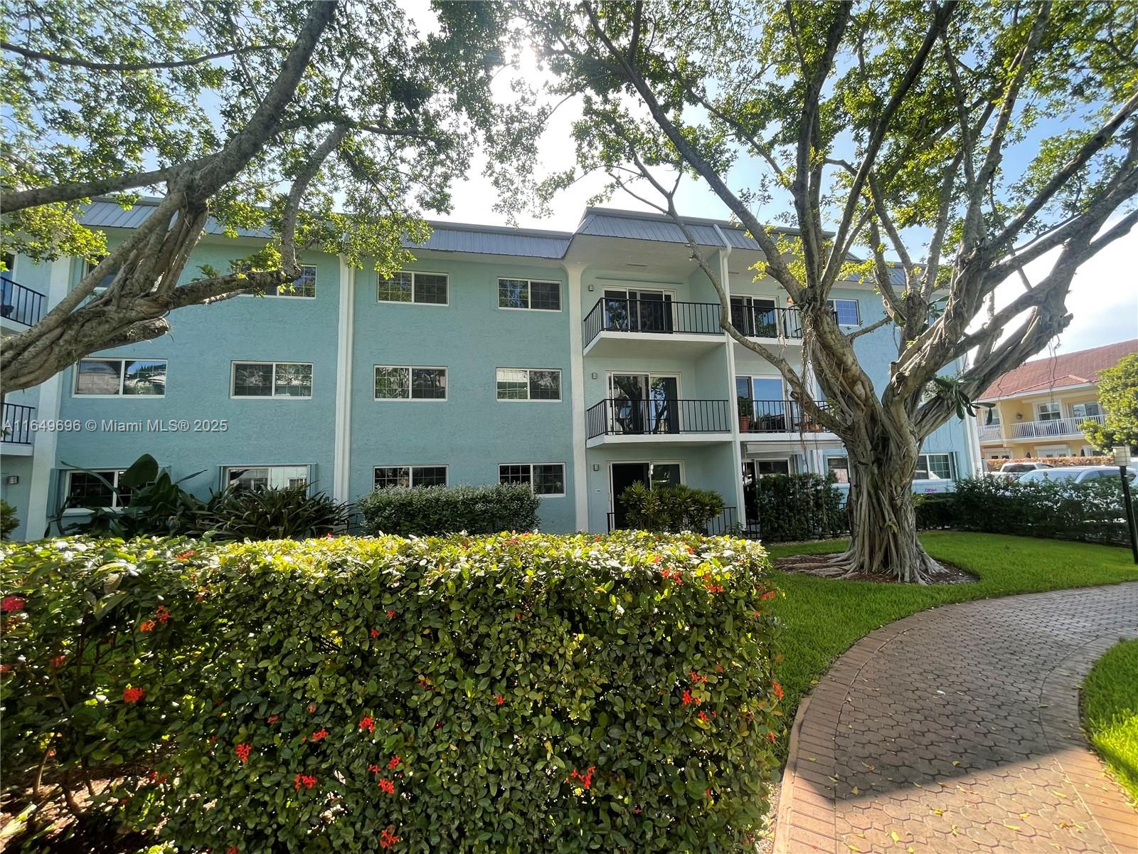 RIVER MANOR CONDO - Residential