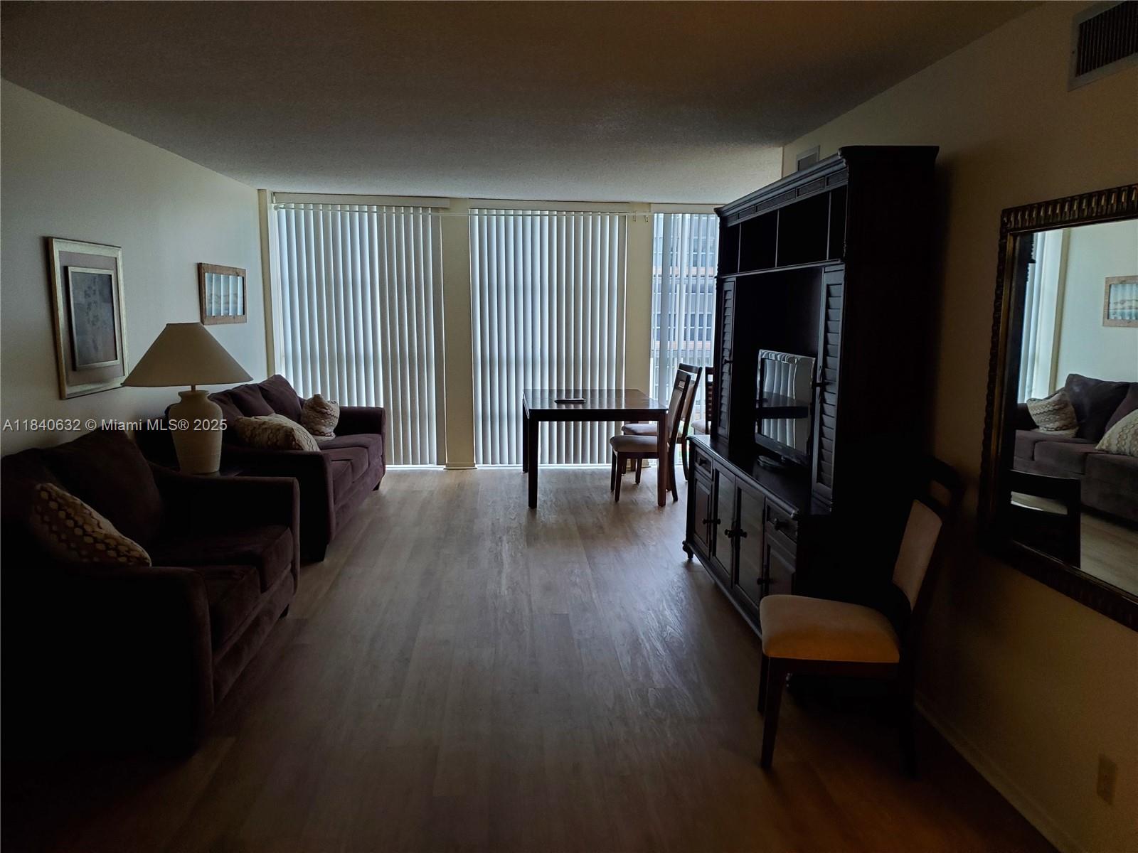 Super nice and clean unit with a best price in the whole complex!!!!. Across from park and 5 min from beach and shops.