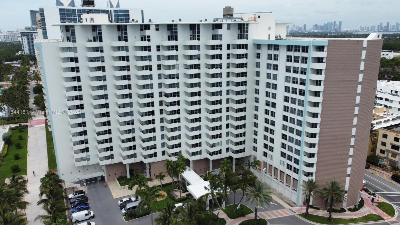 REDUCED!! Great unit at Triton Tower facing Collins Av. Well maintain unit. New impact windows, Easy access to Boardwalk and beach. Amenities included gym, pools and more. Building has 24 hrs security. Convenient located in Collins av , close to restaurantes, bars, supermarkets, bus stops and more. ** 2 MONTHS TO MOVE IN**