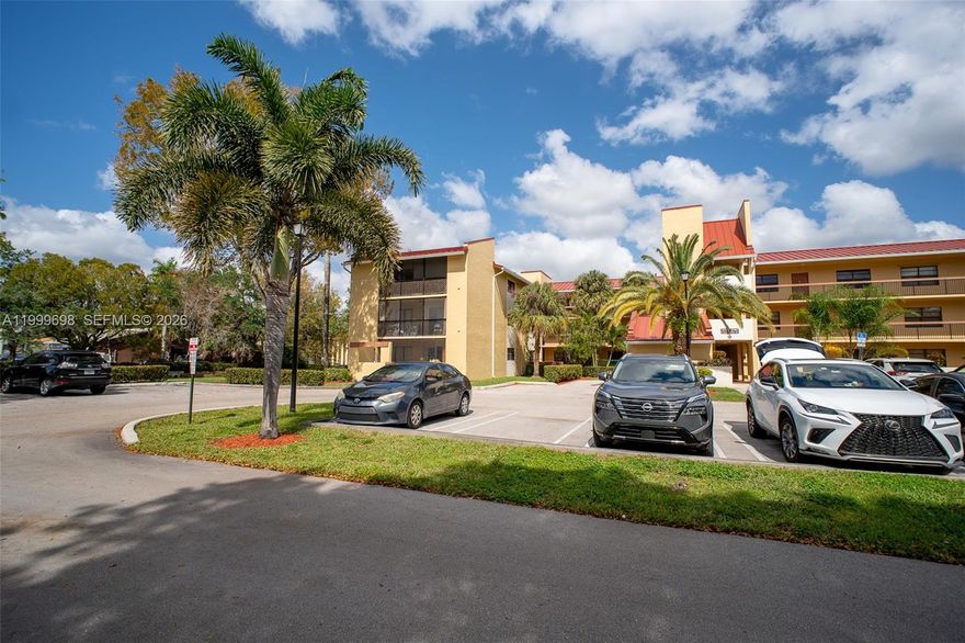 High-demand investment opportunity in the heart of Coral Springs. Spacious and private corner unit in a highly desirable area! This 3rd floor 3-bedroom, 2-bathroom is an excellent opportunity and looking for its new owner! Don't miss out on this opportunity, schedule your showing today!