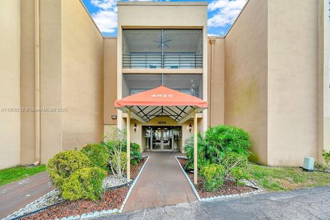 Photo of 4020 N Hills Dr #2, Hollywood, FL 33021 (MLS # A11908212)