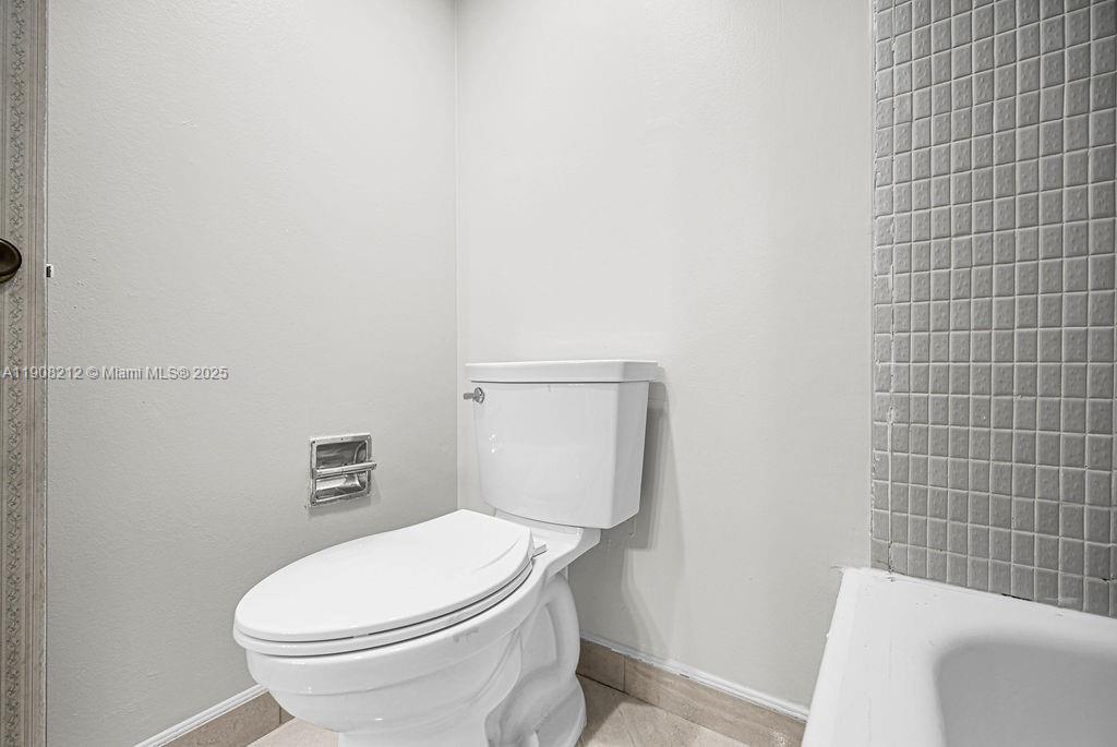 EMERALD HILLS C C APTS CO - Residential