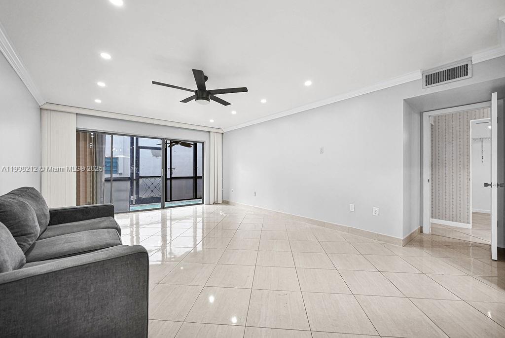 EMERALD HILLS C C APTS CO - Residential