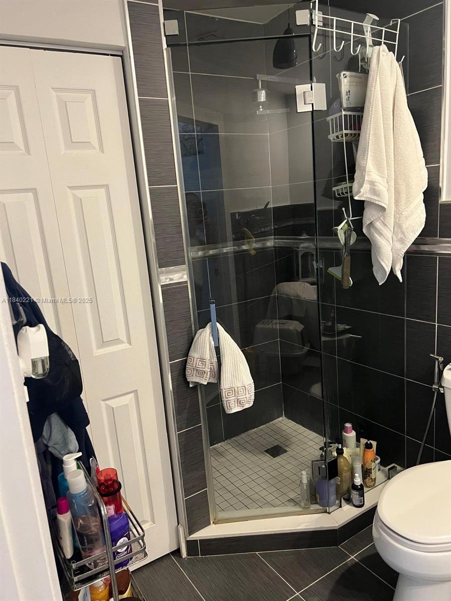 BISCAYNE HIGHLANDS - Residential