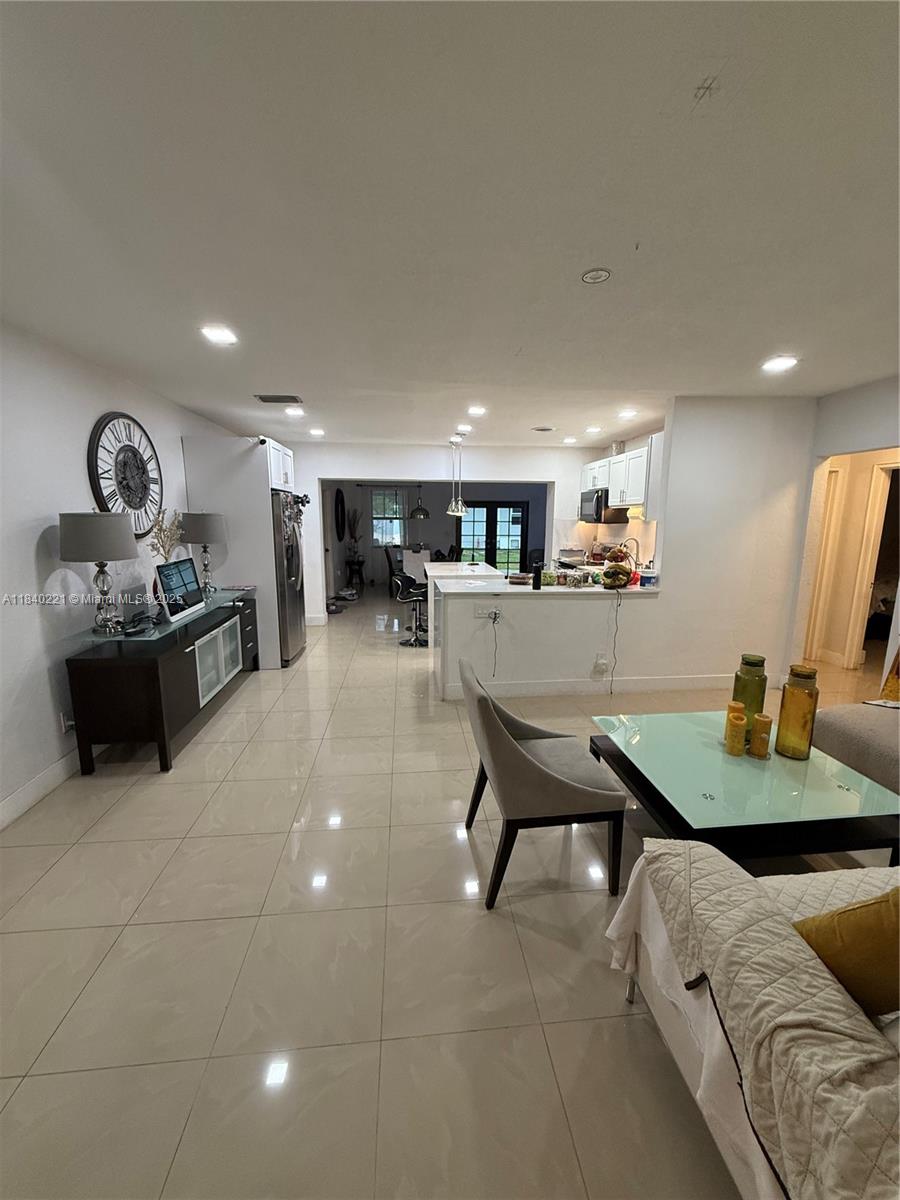 BISCAYNE HIGHLANDS - Residential