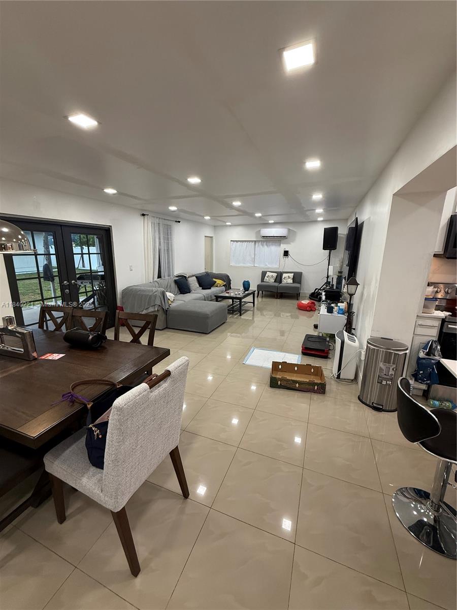 BISCAYNE HIGHLANDS - Residential