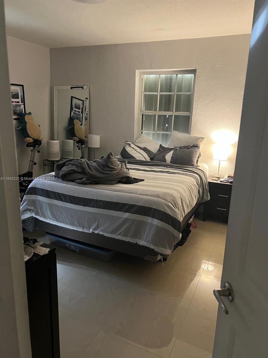 BISCAYNE HIGHLANDS - Residential