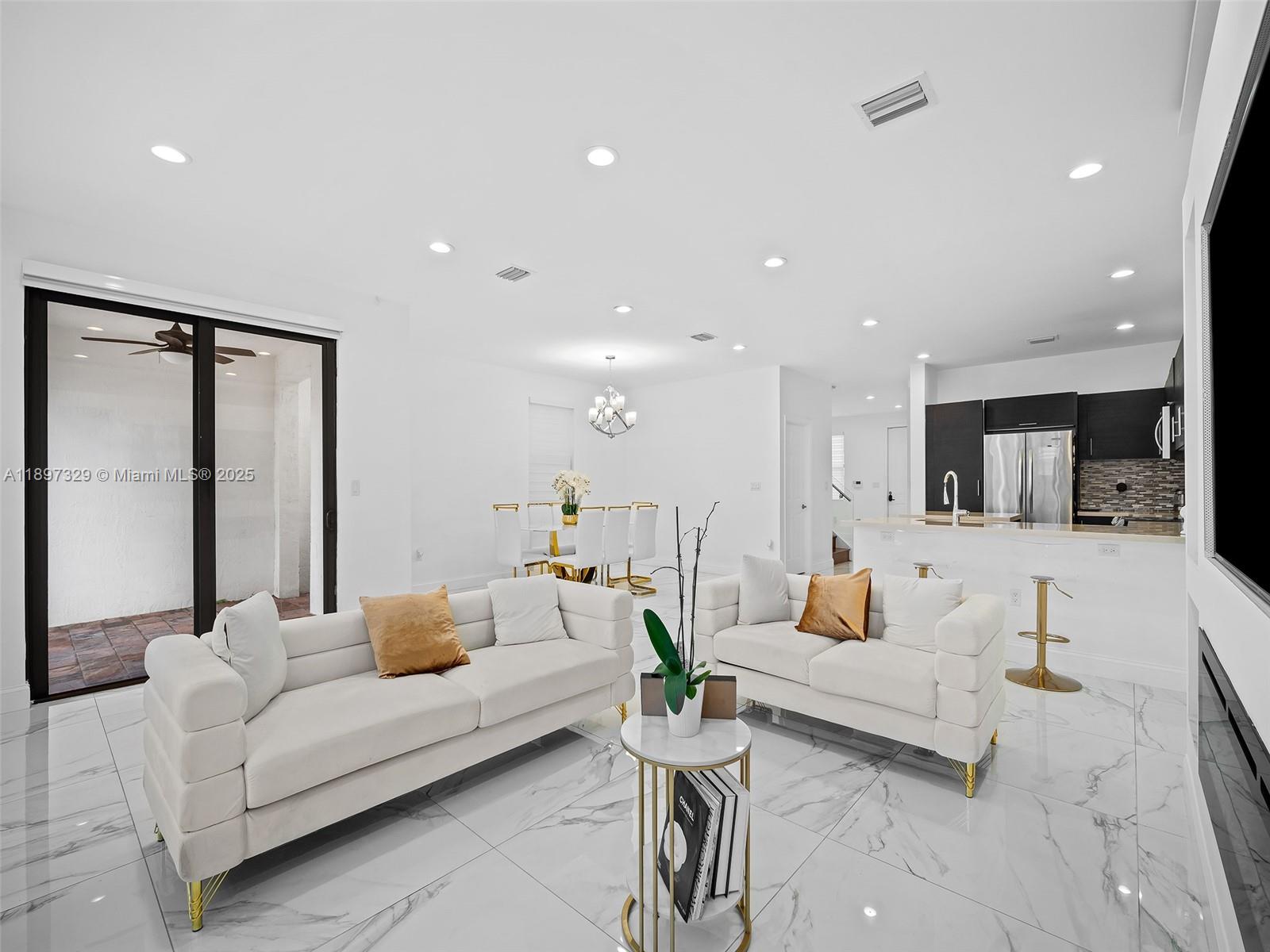 VINTAGE ESTATES - Residential Lease