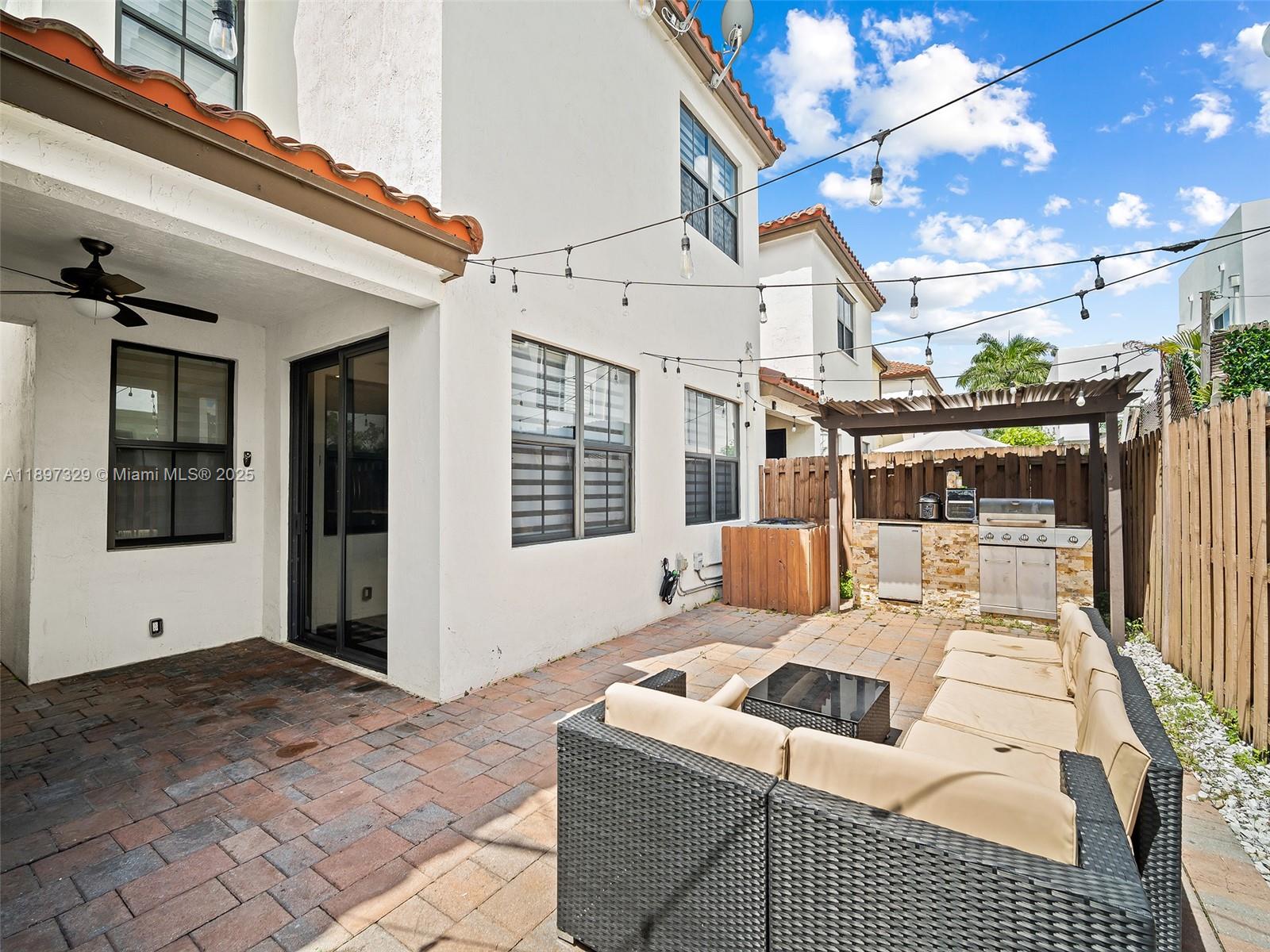 VINTAGE ESTATES - Residential Lease