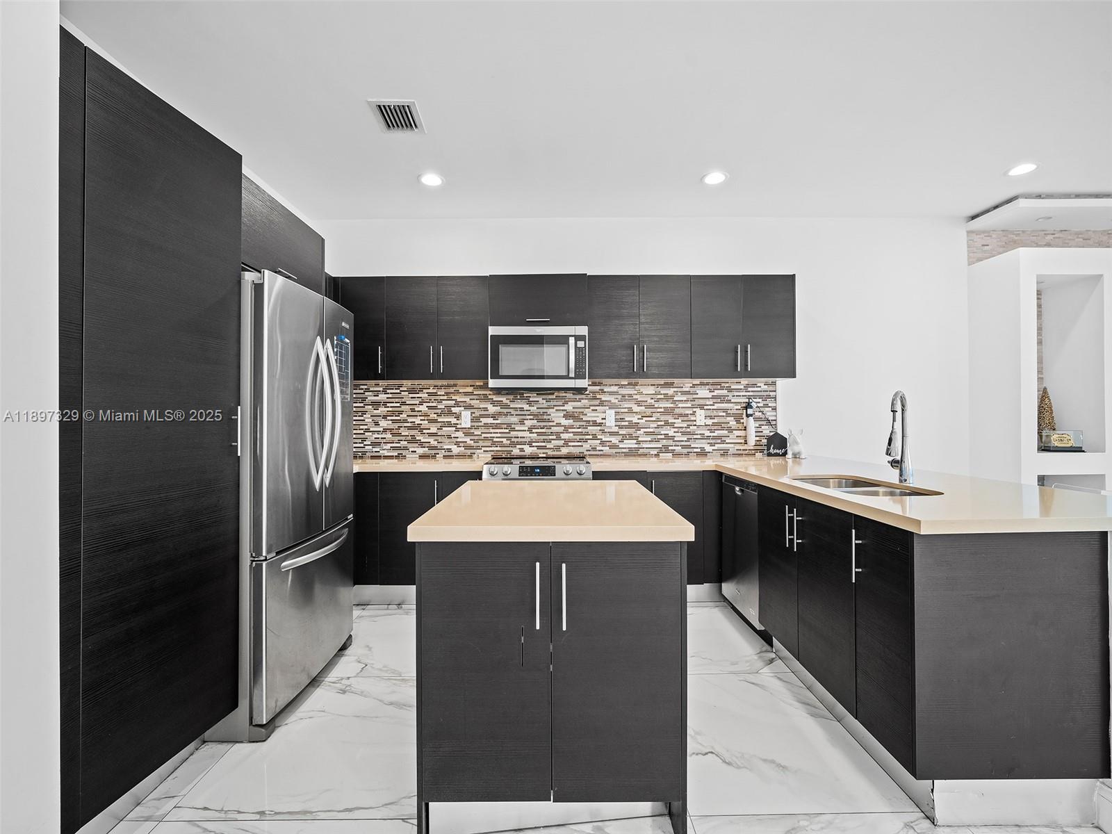 VINTAGE ESTATES - Residential Lease