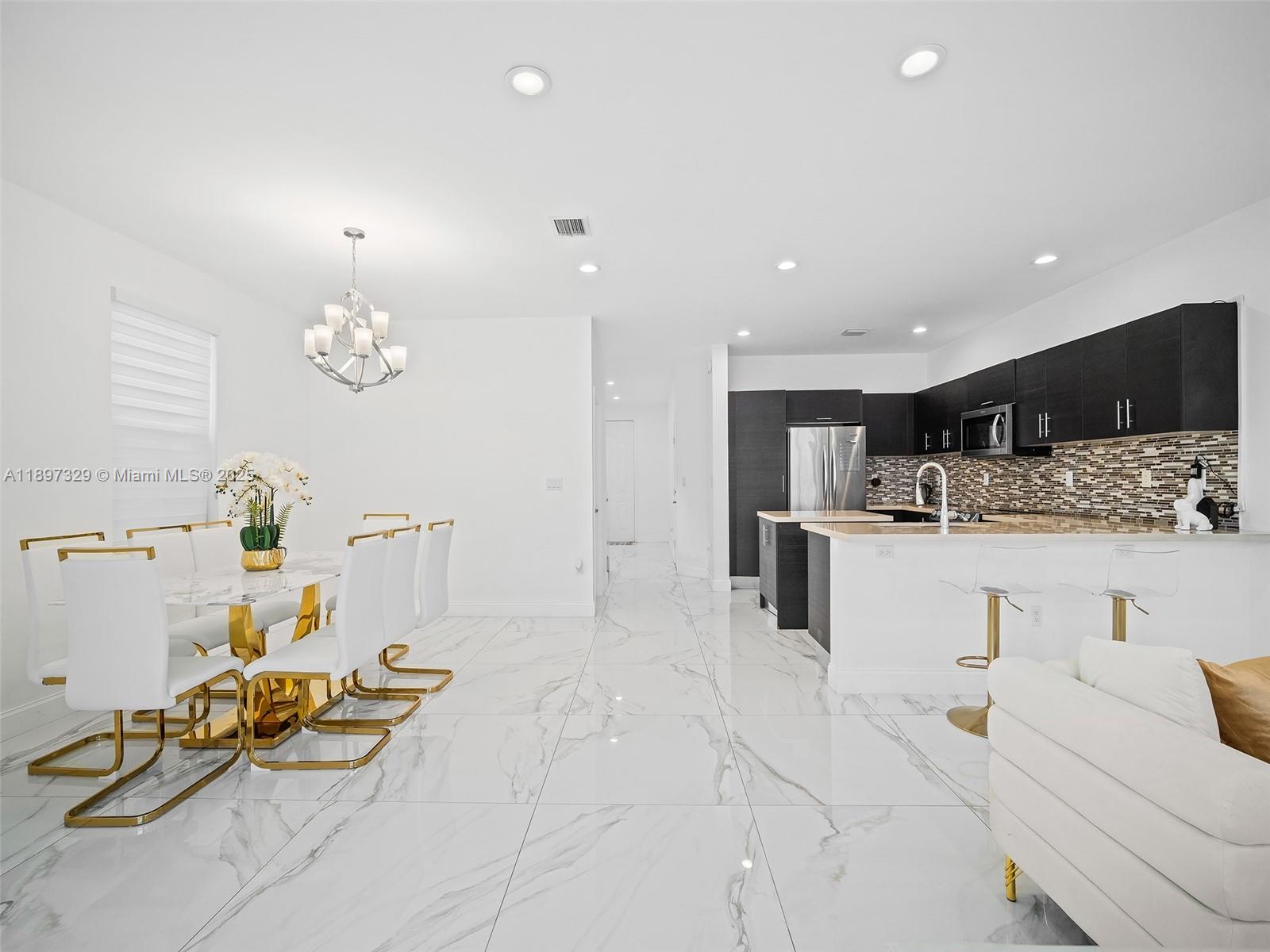 VINTAGE ESTATES - Residential Lease