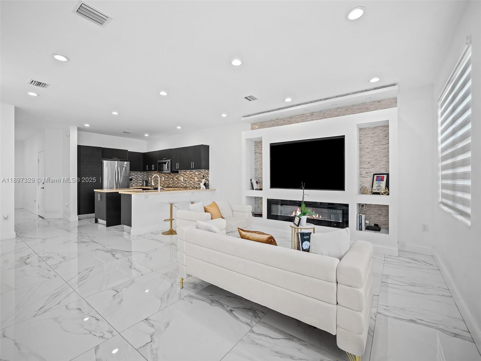 VINTAGE ESTATES - Residential Lease