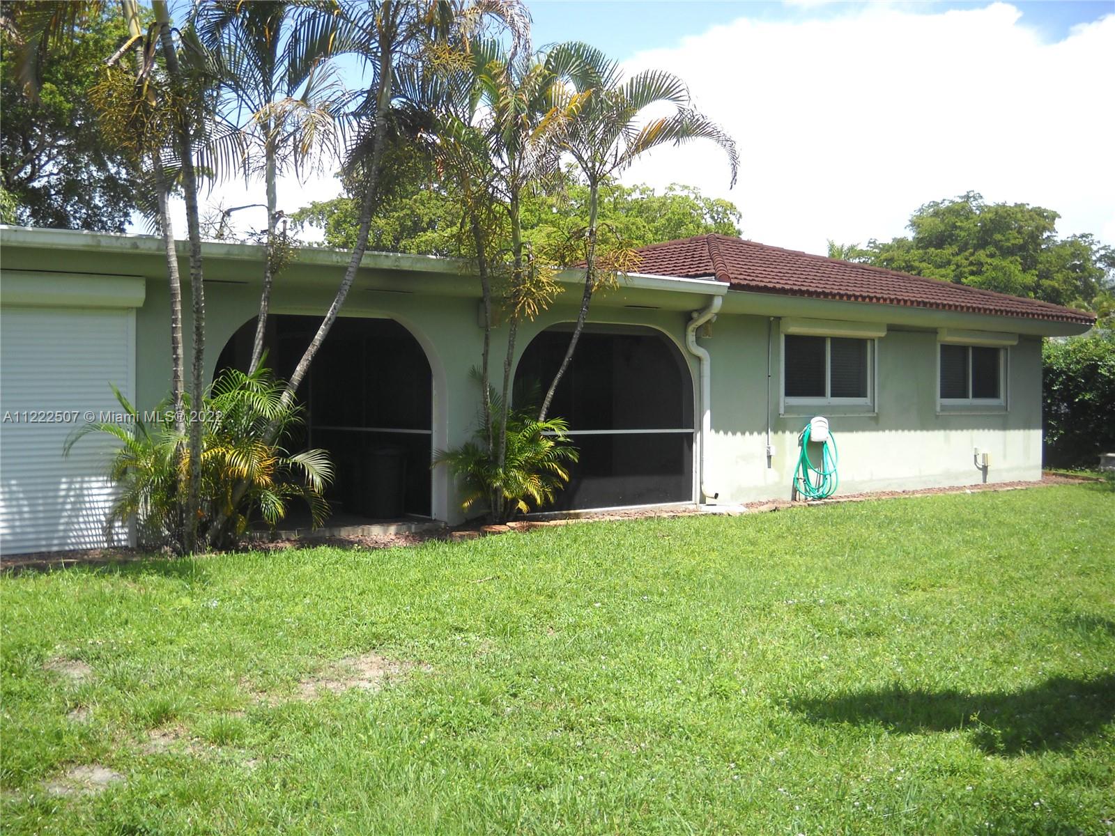 PLANTATION GARDENS 1ST SE - Residential