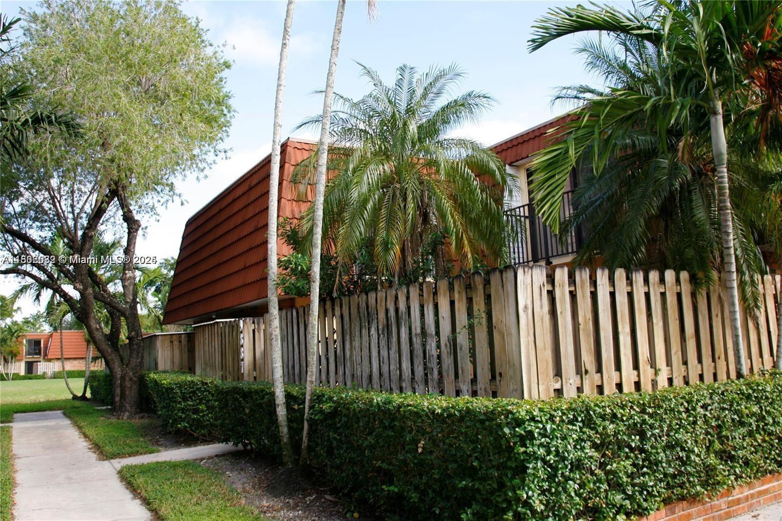 9887 Nw 6th Ct, Plantation, Miami-Dade County, Florida - 2 Bedrooms  
3 Bathrooms - 