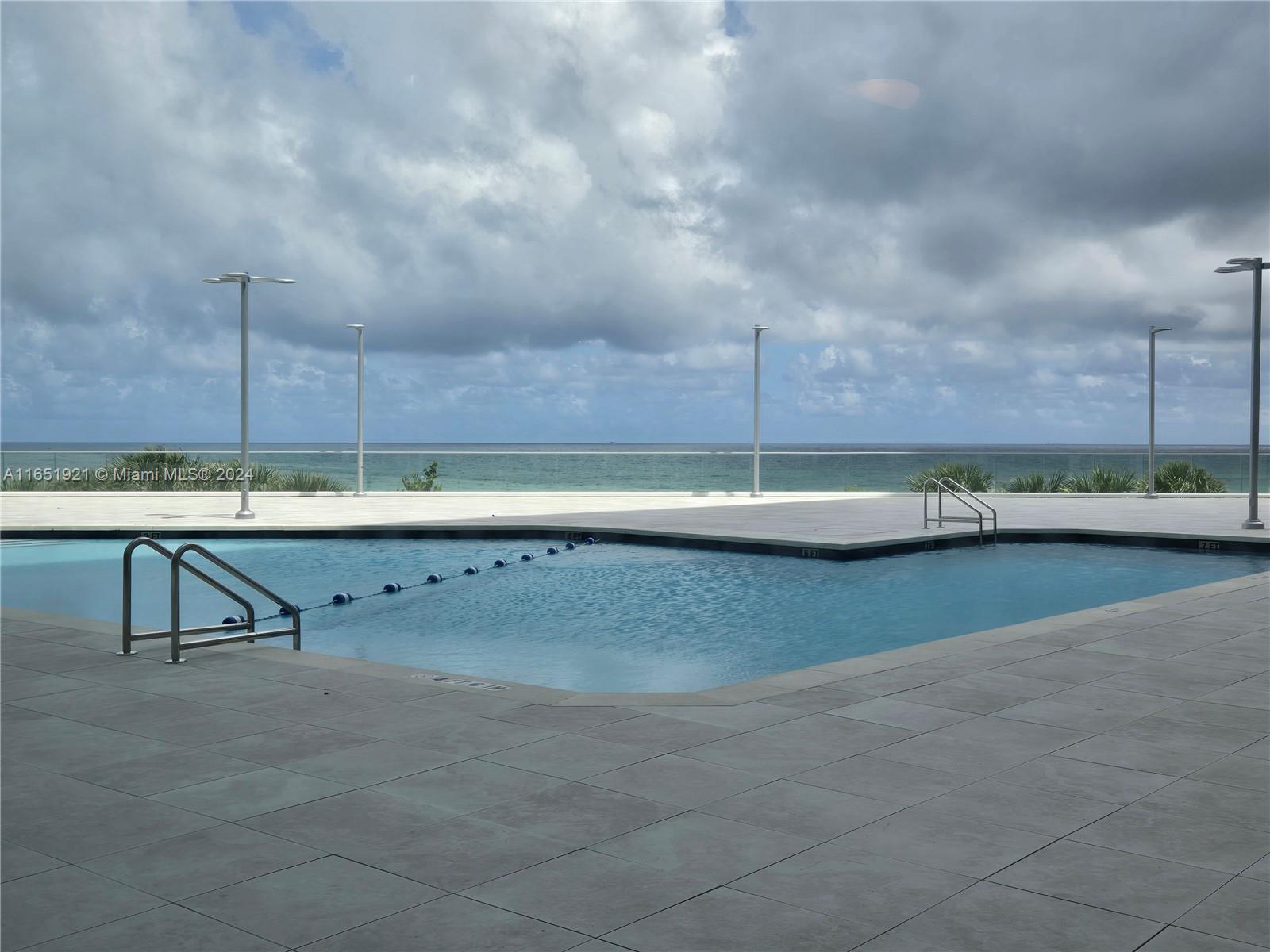 7135 Collins Ave 423, Miami Beach, Miami-Dade County, Florida - 1 Bedrooms  
2 Bathrooms - 