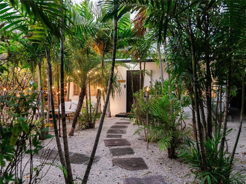 Photo of 725 SW 2nd Ct, Fort Lauderdale, FL 33312 (MLS # A11954166)