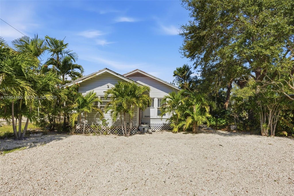 Photo of 725 SW 2nd Ct, Fort Lauderdale, FL 33312 (MLS # A11954166)