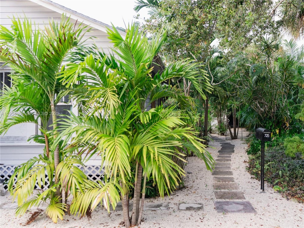 Photo of 725 SW 2nd Ct, Fort Lauderdale, FL 33312 (MLS # A11954166)