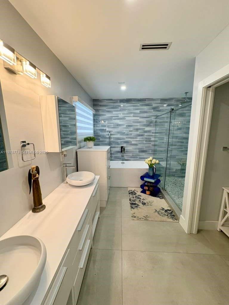 COUNTRY CLUB OF MIAMI EST - Residential