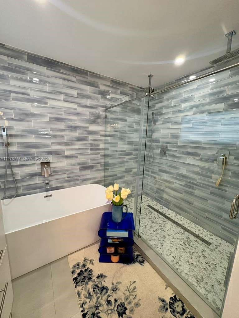 COUNTRY CLUB OF MIAMI EST - Residential