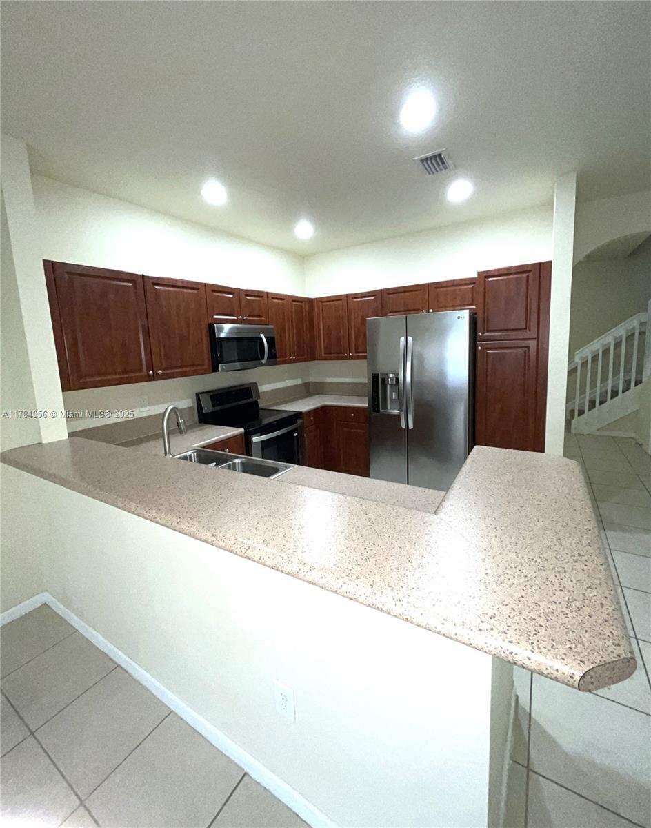 3046 Nw 30th Ter, Oakland Park, Miami-Dade County, Florida - 2 Bedrooms  
3 Bathrooms - 