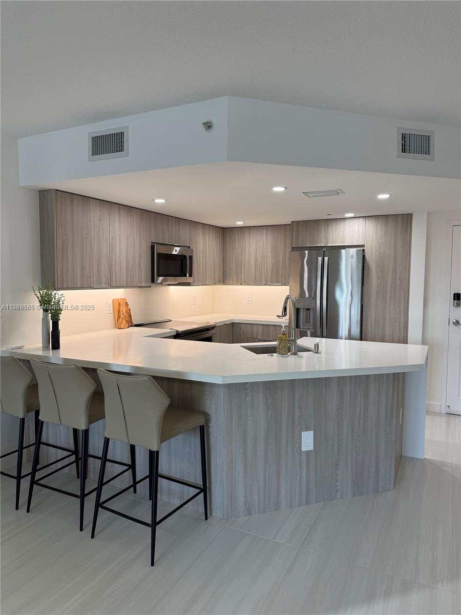 HALLANDALE BEACH PRIVATE - Residential Lease