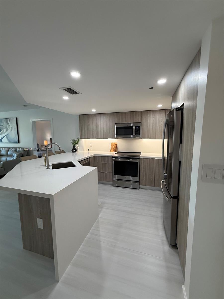 HALLANDALE BEACH PRIVATE - Residential Lease