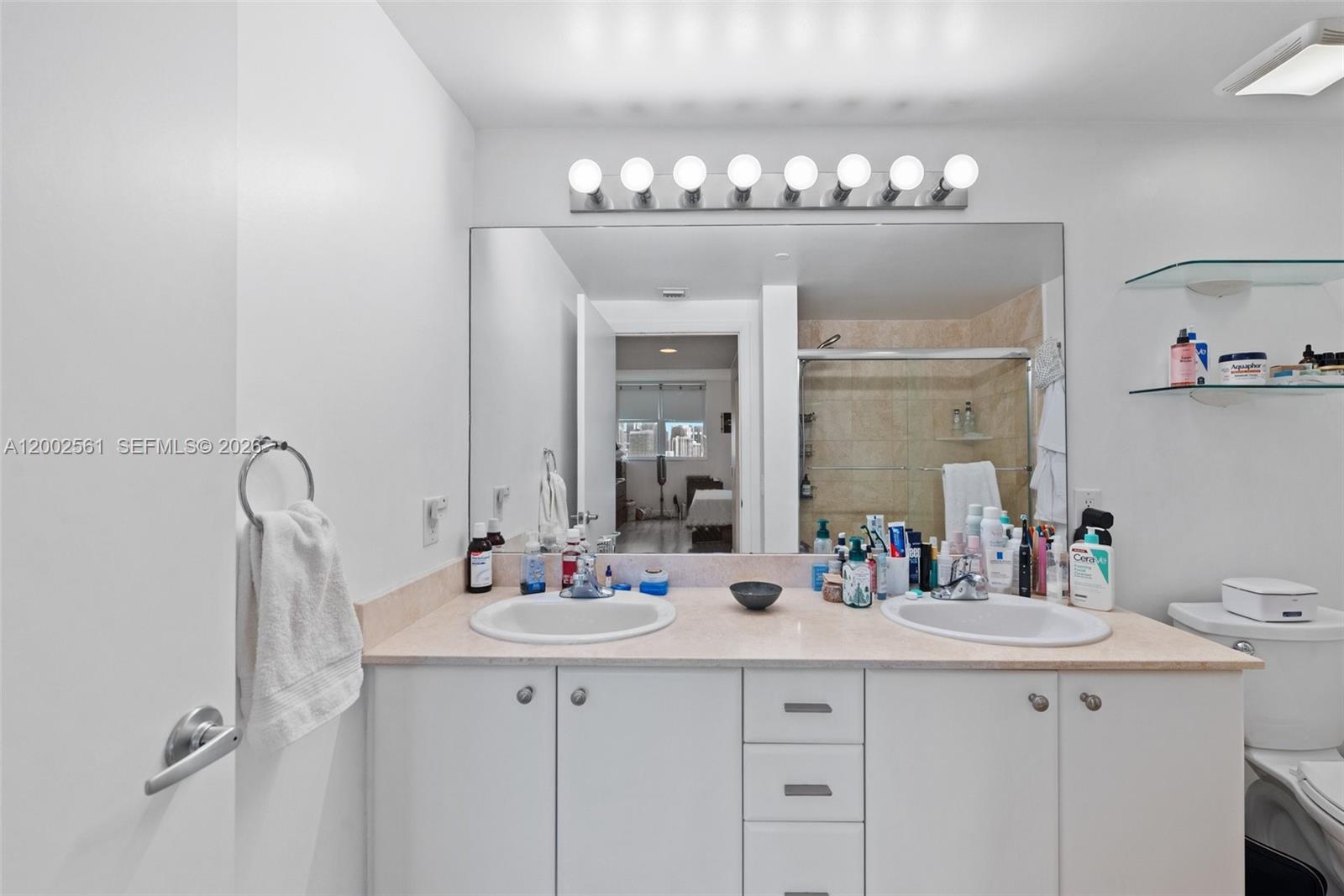 THE METROPOLITAN CONDO - Residential