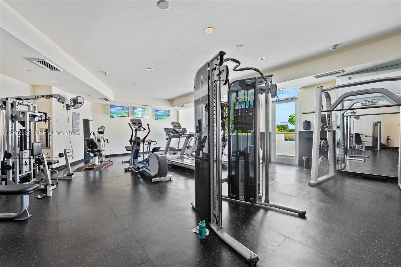 THE METROPOLITAN CONDO - Residential