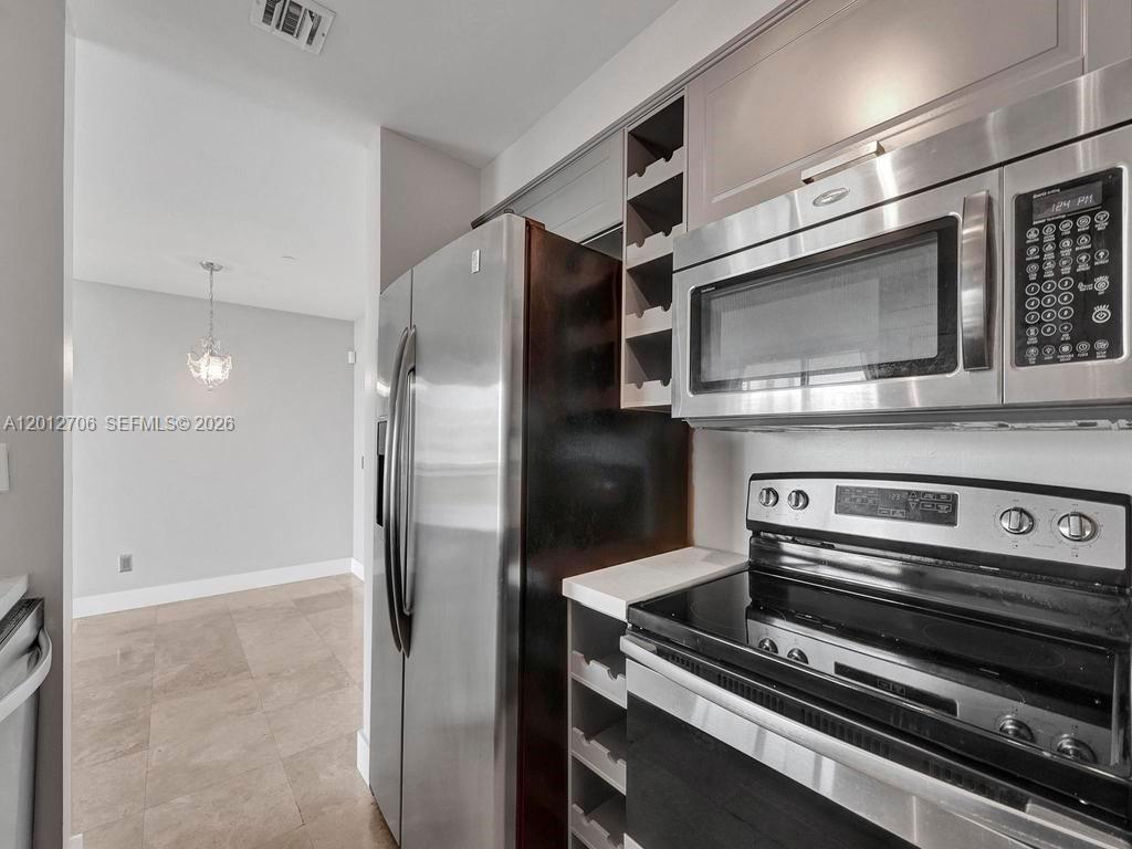 THE METROPOLITAN CONDO - Residential