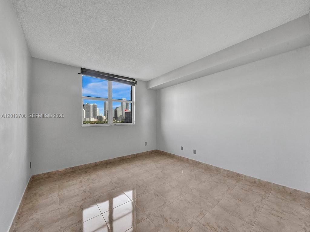 THE METROPOLITAN CONDO - Residential