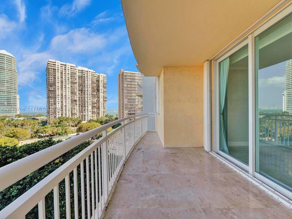 THE METROPOLITAN CONDO - Residential