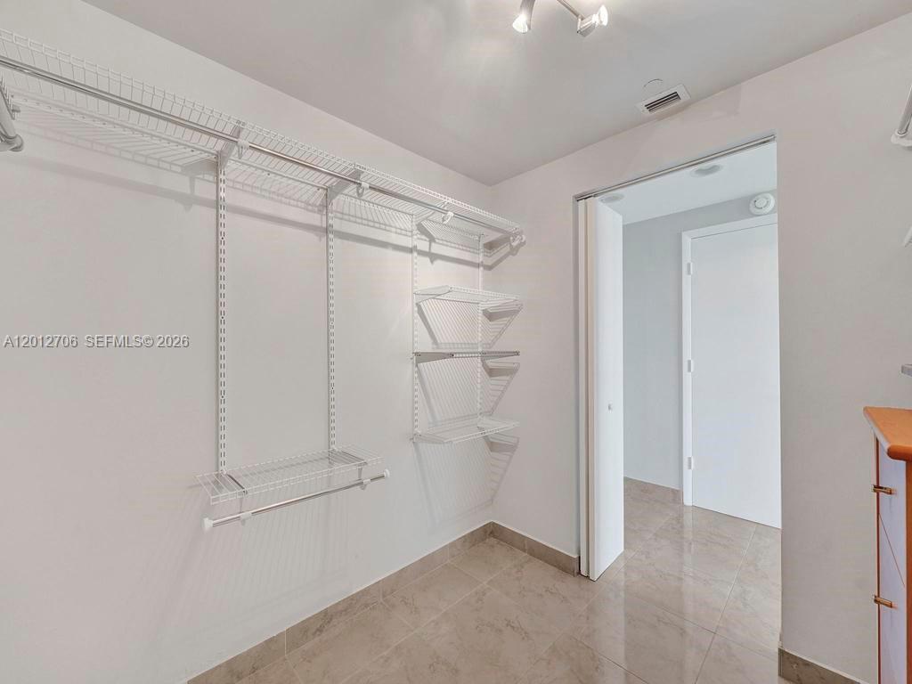 THE METROPOLITAN CONDO - Residential