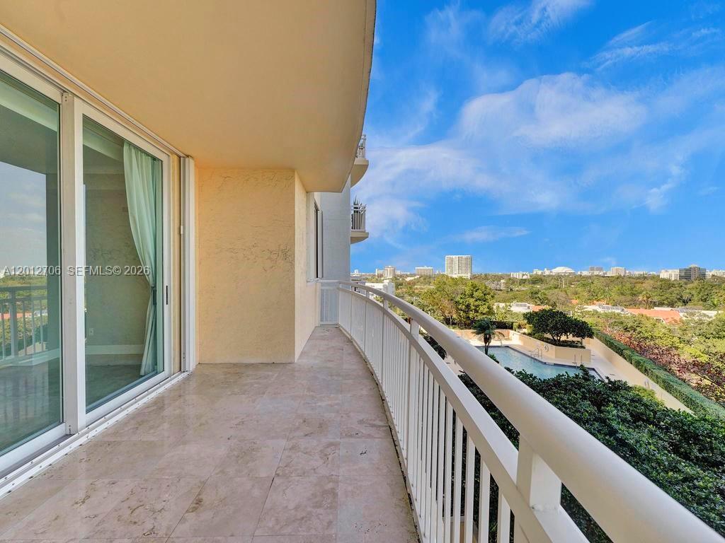 THE METROPOLITAN CONDO - Residential
