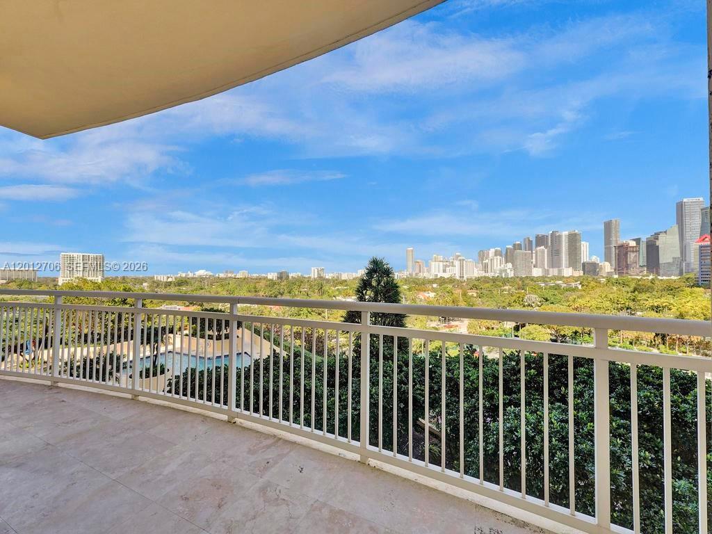 THE METROPOLITAN CONDO - Residential